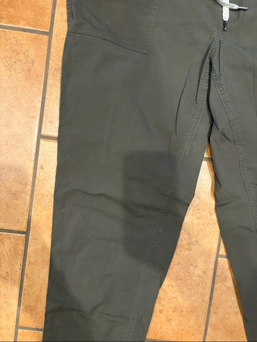 Vuori Olive Cropped Drawstring Pants - Picture 6 of 14